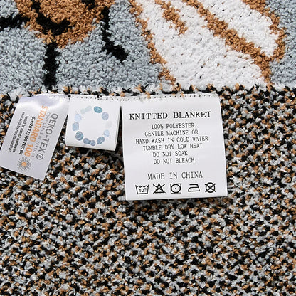 DecorBites™ Kawaii Bee Pattern Cozy Blanket - Super Soft White Spot Edge Design