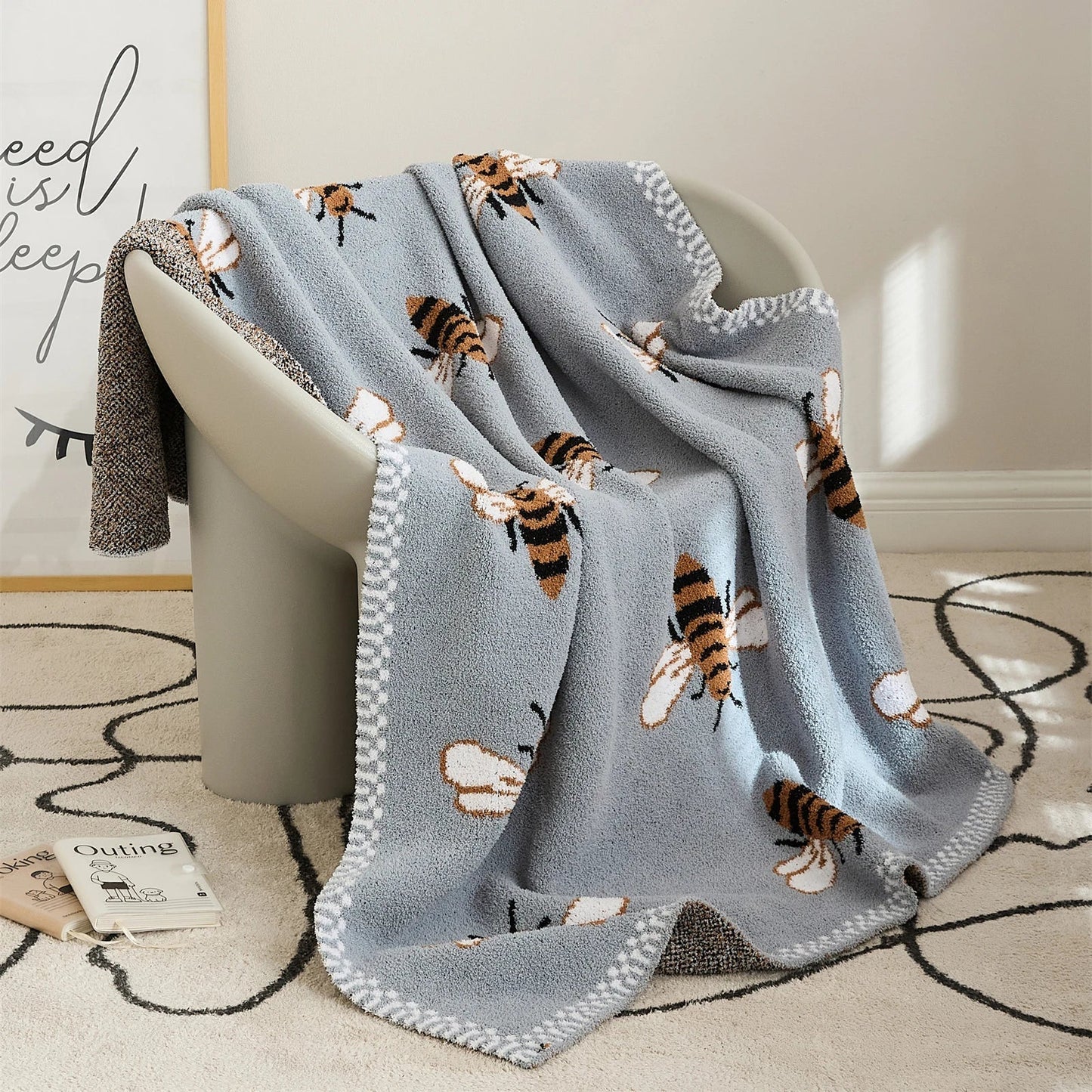DecorBites™ Kawaii Bee Pattern Cozy Blanket - Super Soft White Spot Edge Design