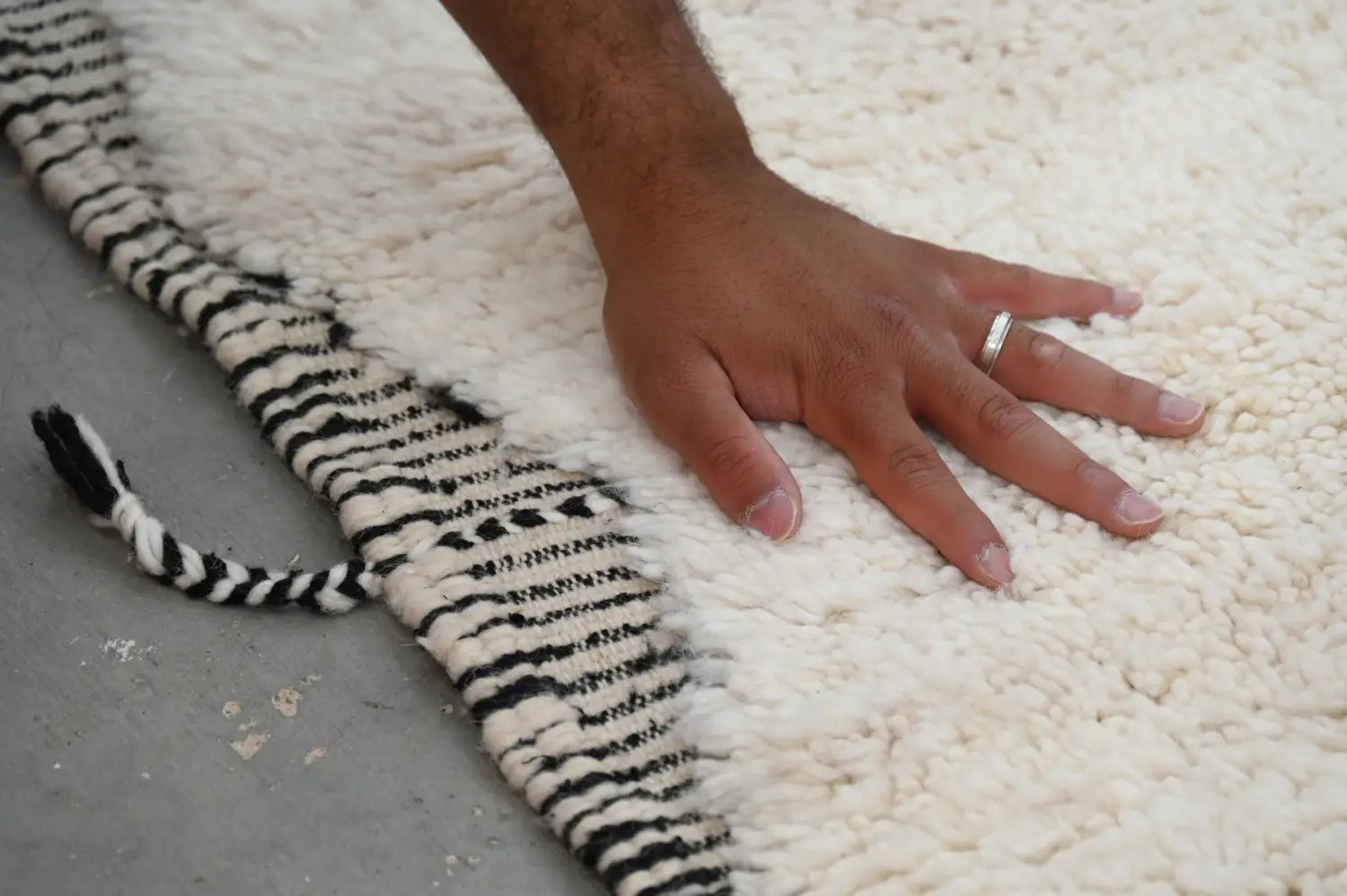 DecorBites™ Moroccan Handmade Traditional Beni Ouarain Rug 290 X 205 Cm