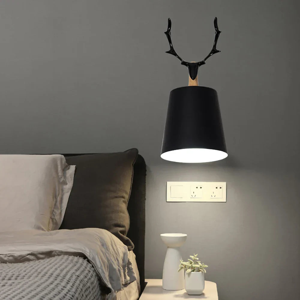 Decorbites™ LED Geweih Wandlampe Bunte Holzschnitzerei Nordisch Vintage Modern Loft Licht