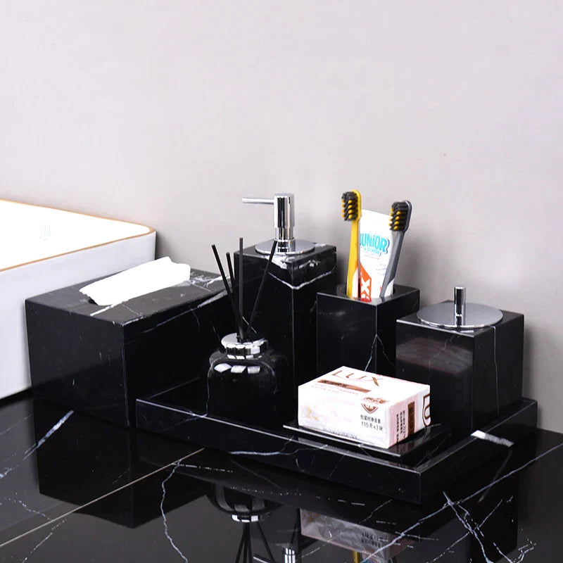 طقم حمام DecorBites™ من رخام ماركينا الأسود cue.opti