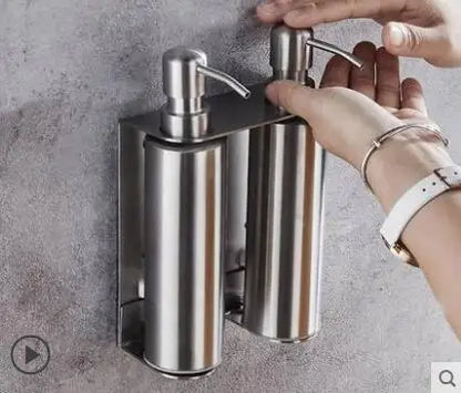 موزع صابون حائطي من ديكوربايتس™ مصنوع من الفولاذ المقاوم للصدأ باللون الأسود