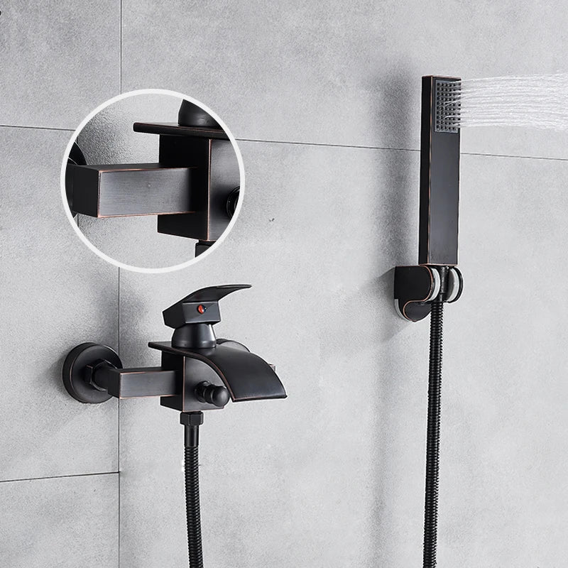 Grifo de ducha y bañera DecorBites™ de montaje en pared, color negro, con caño tipo cascada
