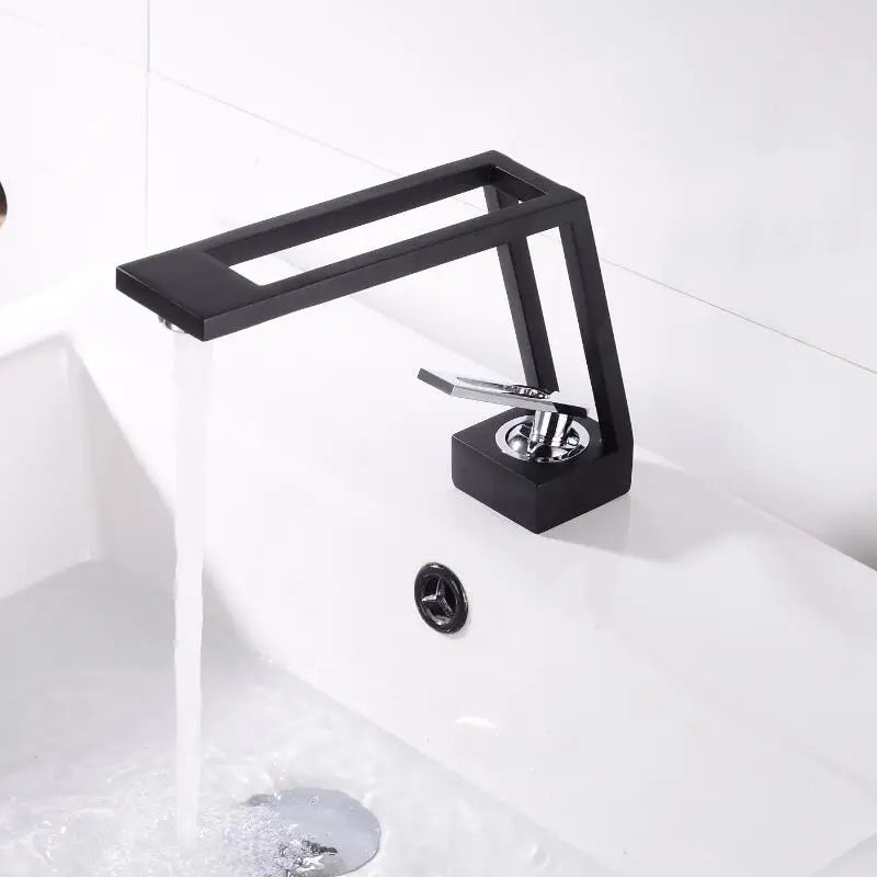 Grifo mezclador para lavabo DecorBites™ de latón negro con monomando para montaje en cubierta