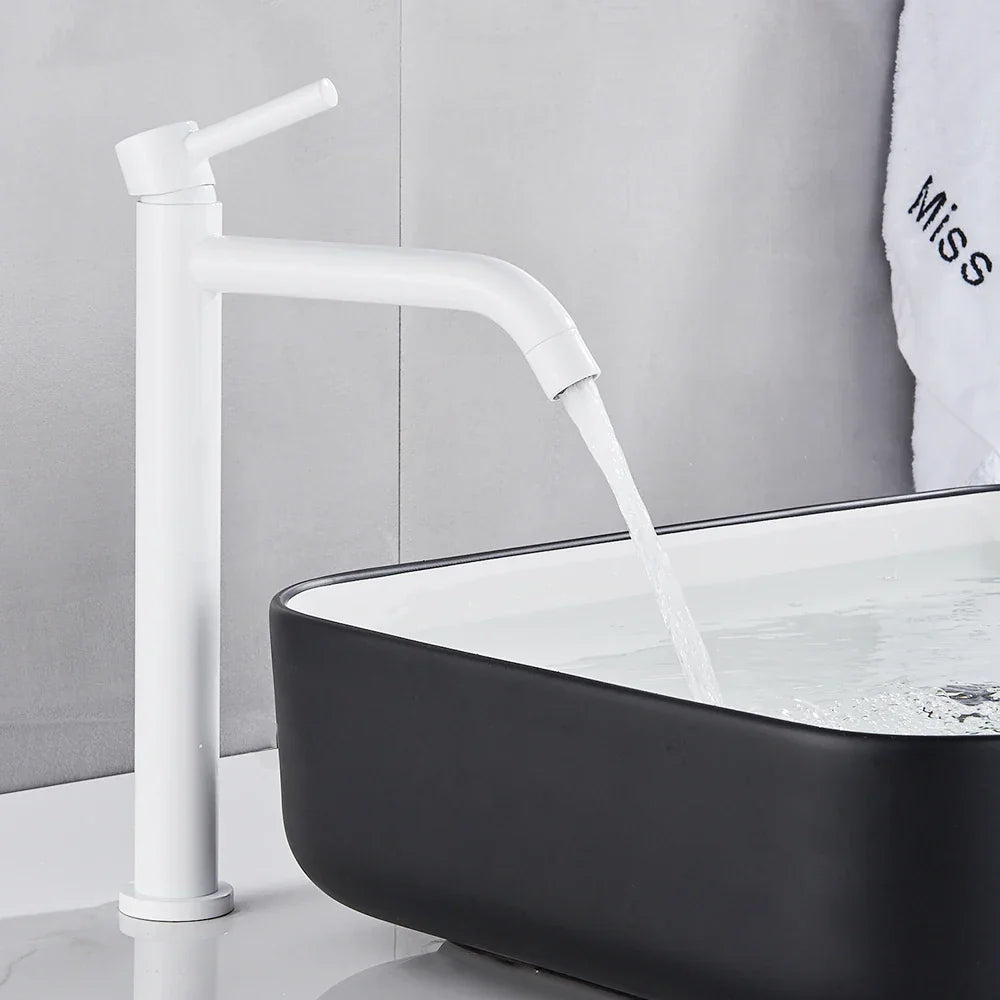 Grifo mezclador para lavabo DecorBites™ negro de montaje en cubierta | Grifo de agua fría y caliente para lavabo de baño