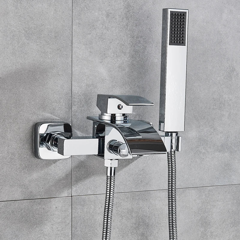 Grifo de ducha y bañera DecorBites™ de montaje en pared, color negro, con caño tipo cascada