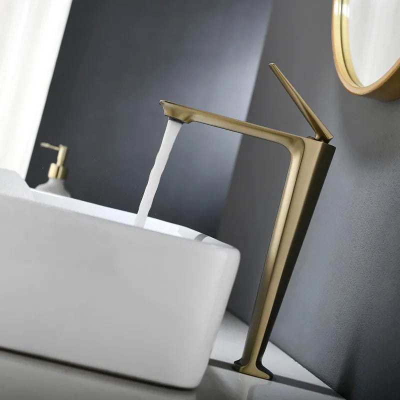 Grifo de lavabo DecorBites™ en oro cepillado - Grifo de agua fría/caliente - Mezclador de montaje sobre encimera
