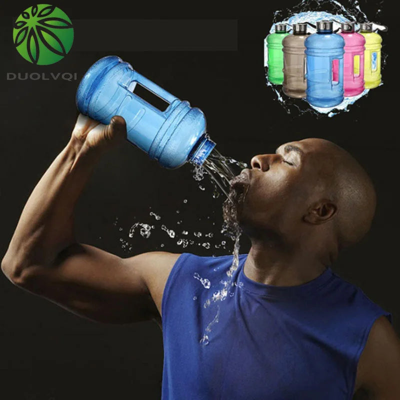 Botella de agua deportiva DecorBites™ de 2,2 L para fitness, gimnasio y actividades al aire libre como correr.
