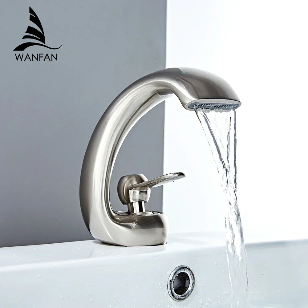 Grifo de Lavabo Decorbites™ Gold Basin: Grifo Mezclador de Una Palanca en Latón Moderno para Baño