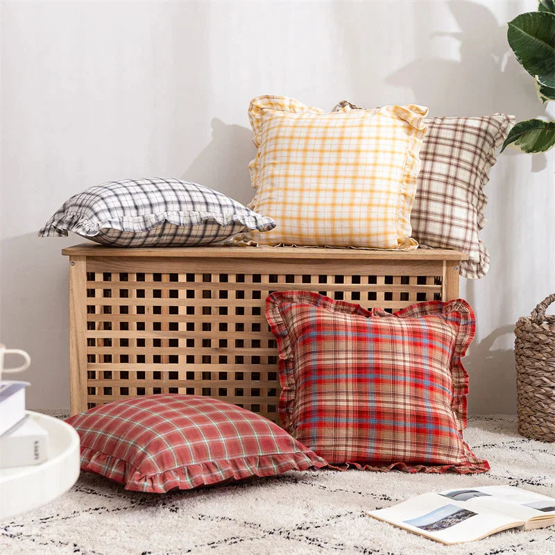 غطاء وسادة DecorBites™ قطني بلون القهوة الأسود والأصفر والأخضر مقاس 45×45 سم مع تنورة مهدبة لديكور المنزل