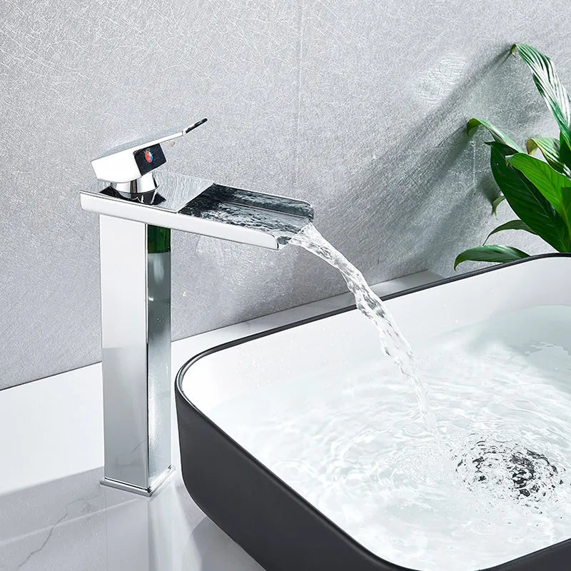 Grifo de Lavabo de la Cuenca de Oro Decorbites™ Mezclador de un Solo Nivel para Agua Caliente y Fría en el Baño