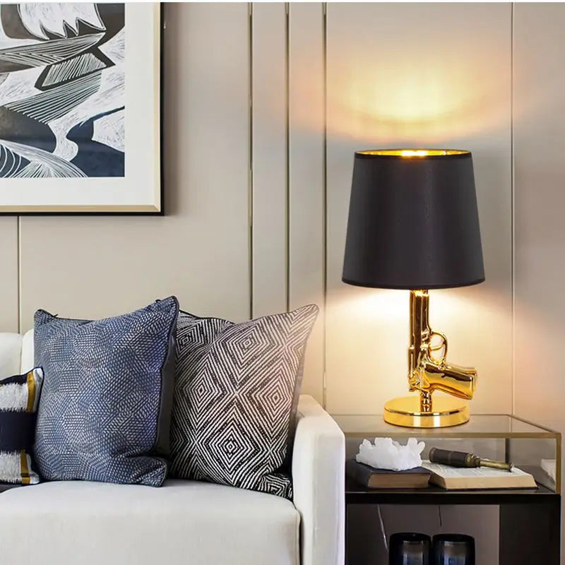 Lámpara de Pie AK47 Oro Decorbites™: Luz Nocturna Moderna de Resina para Decoración del Hogar
