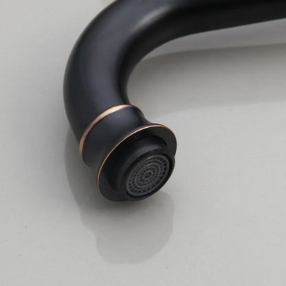 Lavabo DecorBites™ de cerámica negra con diseño de cascada pintado a mano y grifo de latón