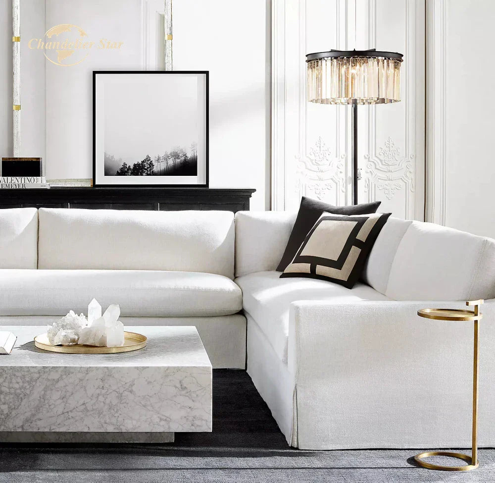 Lámpara de pie DecorBites™ Industrial Crystal LED, acabado en metal cromado y negro.