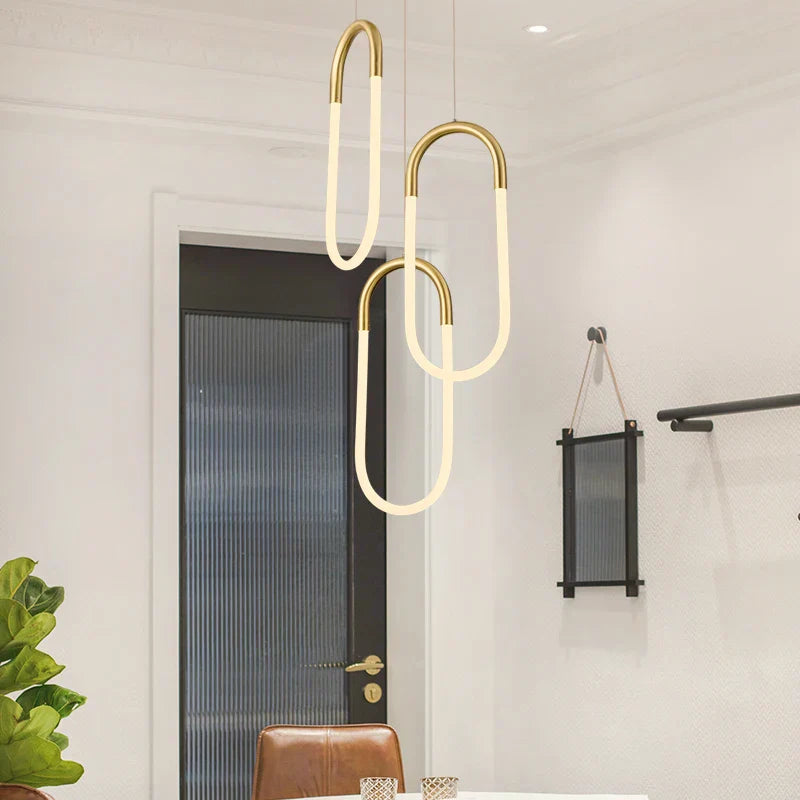 Decorbites™ Lámpara colgante de anillo de acrílico dorado para espacios de vida modernos