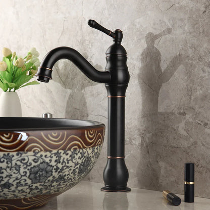 Lavabo DecorBites™ de cerámica negra con diseño de cascada pintado a mano y grifo de latón