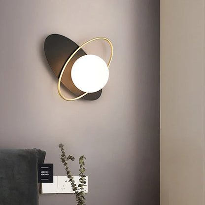 Lámpara de pared LED DecorBites™ de cristal dorado para una iluminación interior elegante