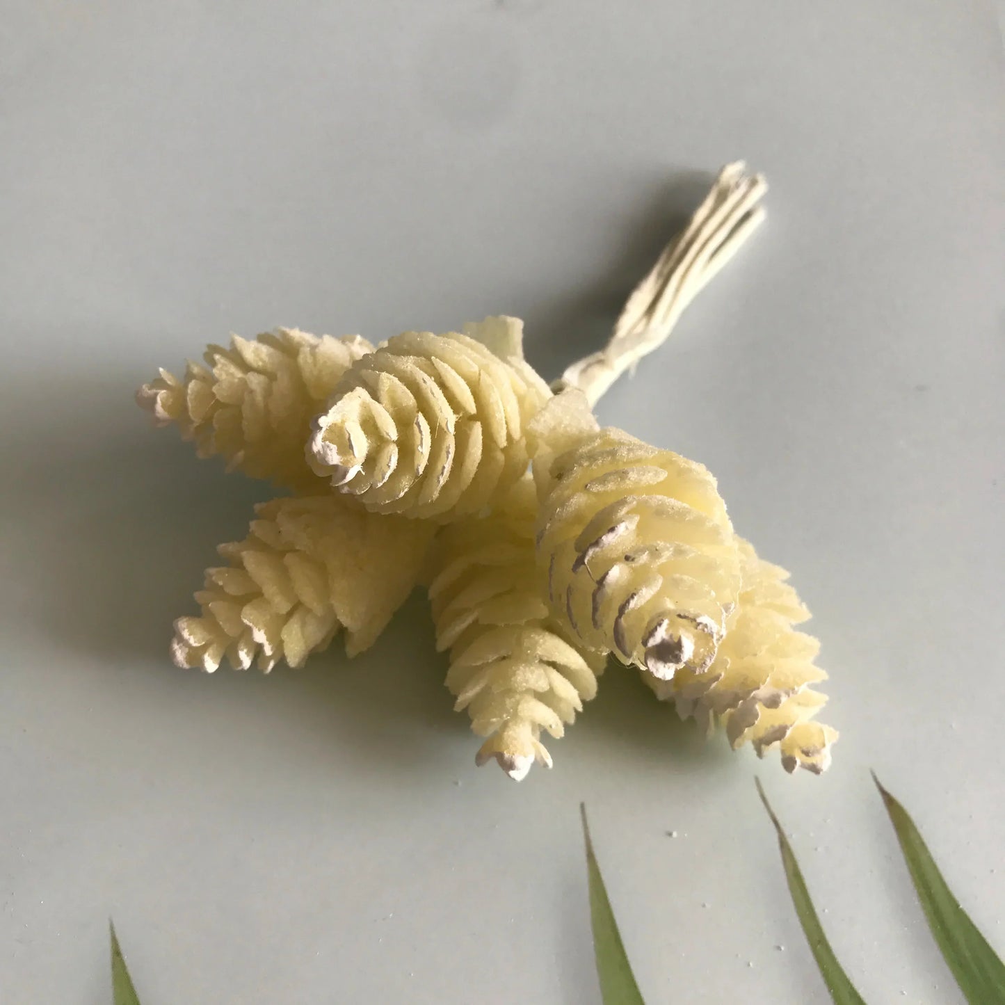 Corona de flores artificiales DecorBites™ para decoración del hogar, bodas y fiestas (DIY)