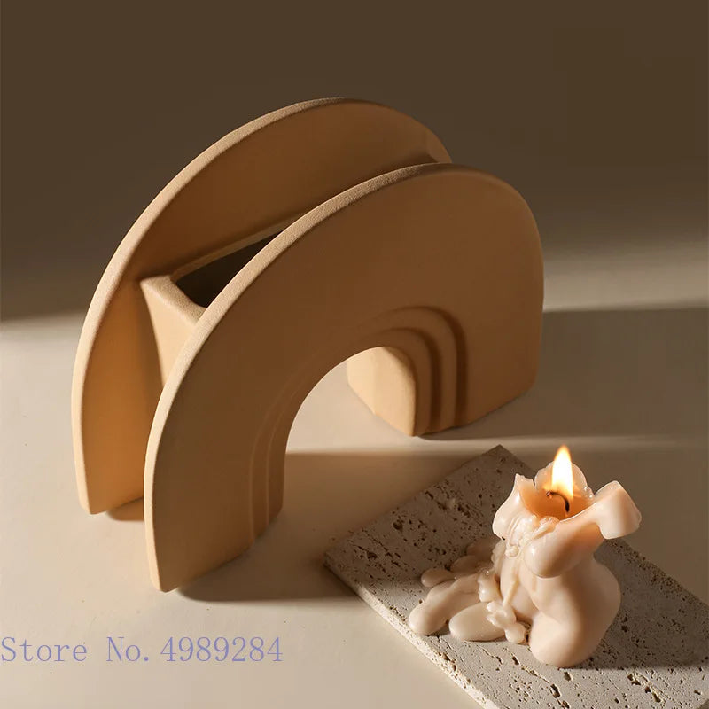 Jarrón de cerámica DecorBites™ con rayas geométricas para decoración del hogar y manualidades con arreglos florales