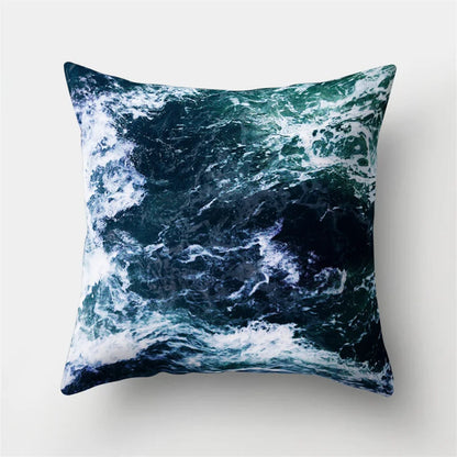 Funda de almohada DecorBites™ con hojas tropicales verdes y diseño de bosque - Decoración natural de olas del océano y montañas