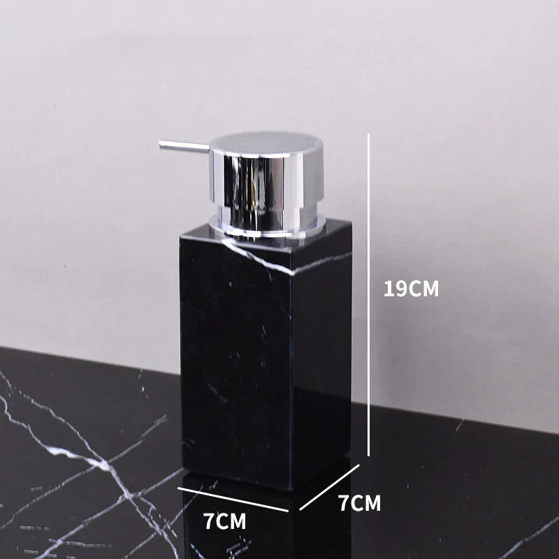 طقم حمام DecorBites™ من رخام ماركينا الأسود cue.opti