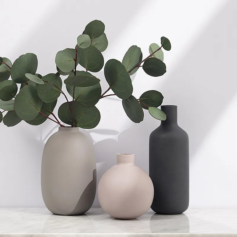 Jarrón geométrico de cerámica DecorBites™: Decoración abstracta para el hogar con arreglos florales hidropónicos.