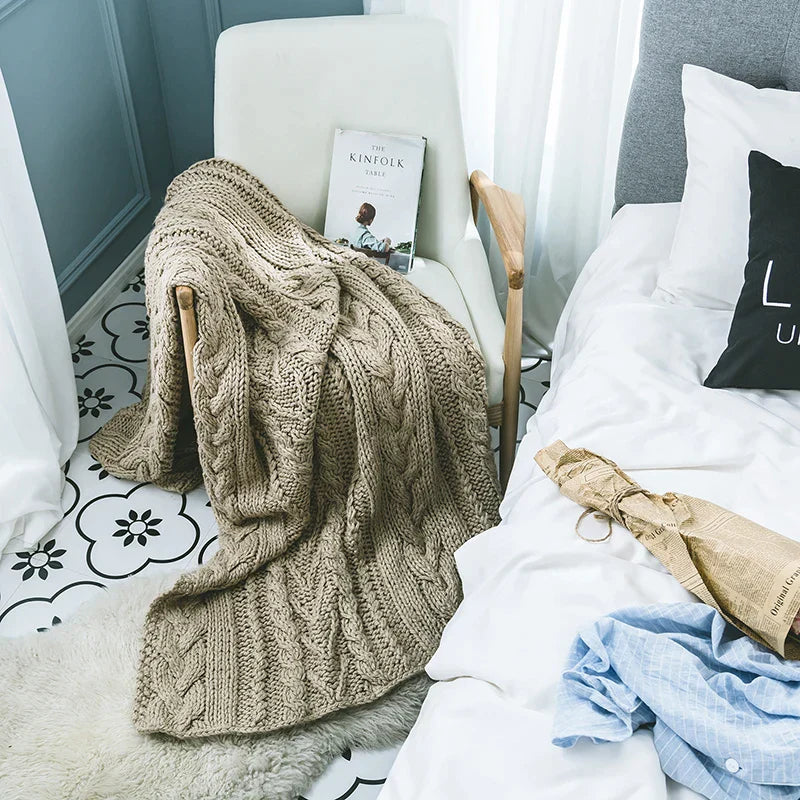 بطانية صوف محبوكة سميكة باللون البيج الكاكي من DecorBites™