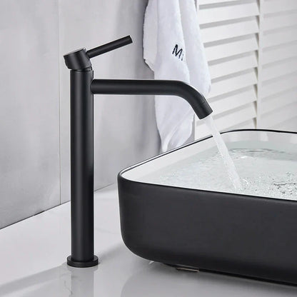 Grifo mezclador para lavabo DecorBites™ negro de montaje en cubierta | Grifo de agua fría y caliente para lavabo de baño