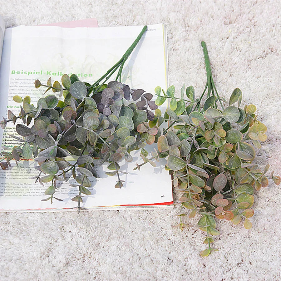 Decorbites™ Grüner Eukalyptus-Zweig: Künstliche Blätter für Heim- und Hochzeitsdekoration