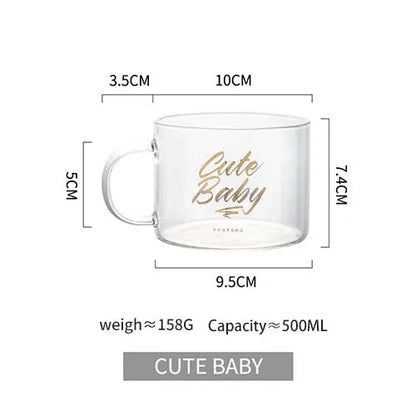 Vaso de vidrio DecorBites™ con asa y diseño creativo del alfabeto | Vaso personalizado para té y postres en la oficina