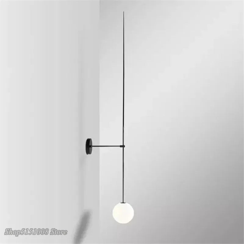 Lámpara de pared LED con bola de cristal DecorBites™ para una decoración minimalista moderna.