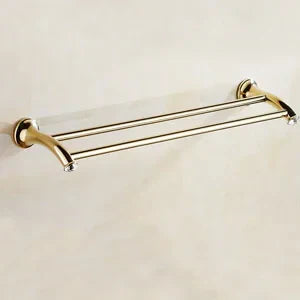 مجموعة أدوات الحمام الذهبية من DecorBites™: رف مناشف، حامل ورق تواليت، قضيب مناشف، خطاف