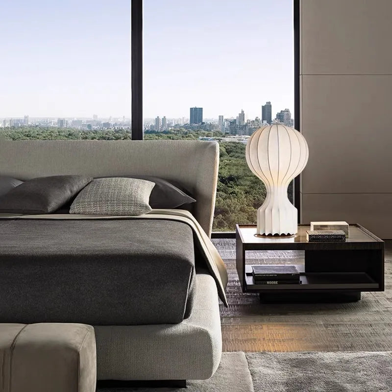 ديكوربايتس™ مصباح طاولة Gatto Silk بتصميم عصري وبسيط لغرفة النوم LED