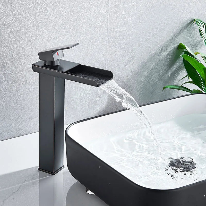 Grifo de Lavabo de la Cuenca de Oro Decorbites™ Mezclador de un Solo Nivel para Agua Caliente y Fría en el Baño