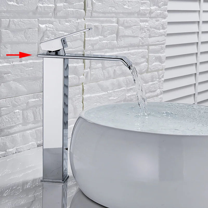Grifo de Lavabo de la Cuenca de Oro Decorbites™ Mezclador de un Solo Nivel para Agua Caliente y Fría en el Baño