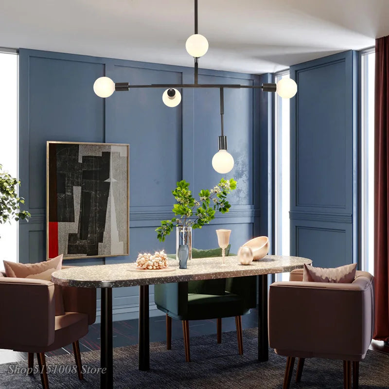 Lámpara colgante DecorBites™ estilo cruz de 5 luces en acabado dorado y negro para decoración moderna del hogar.