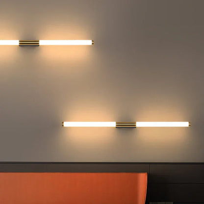 Aplique de pared lineal LED DecorBites™ con tubo metálico dorado para sala de estar, dormitorio y pasillo