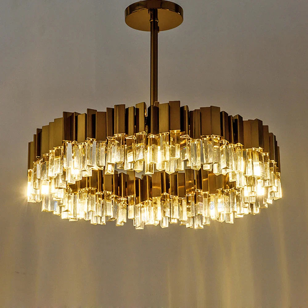 DecorBites™ Goldener Edelstahl-Kristallleuchter für elegante Foyerbeleuchtung