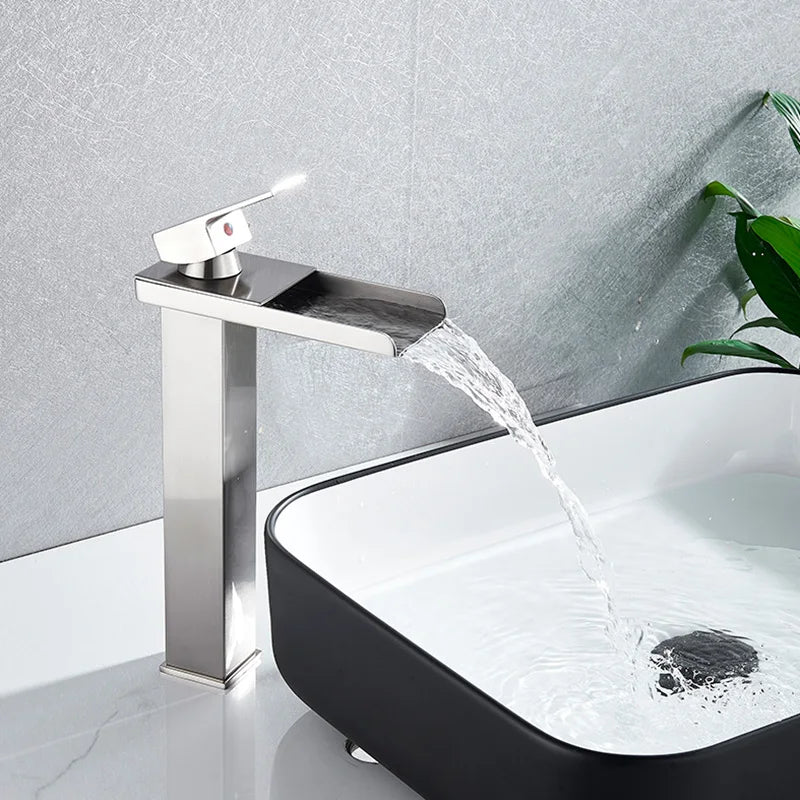 Grifo de Lavabo de la Cuenca de Oro Decorbites™ Mezclador de un Solo Nivel para Agua Caliente y Fría en el Baño