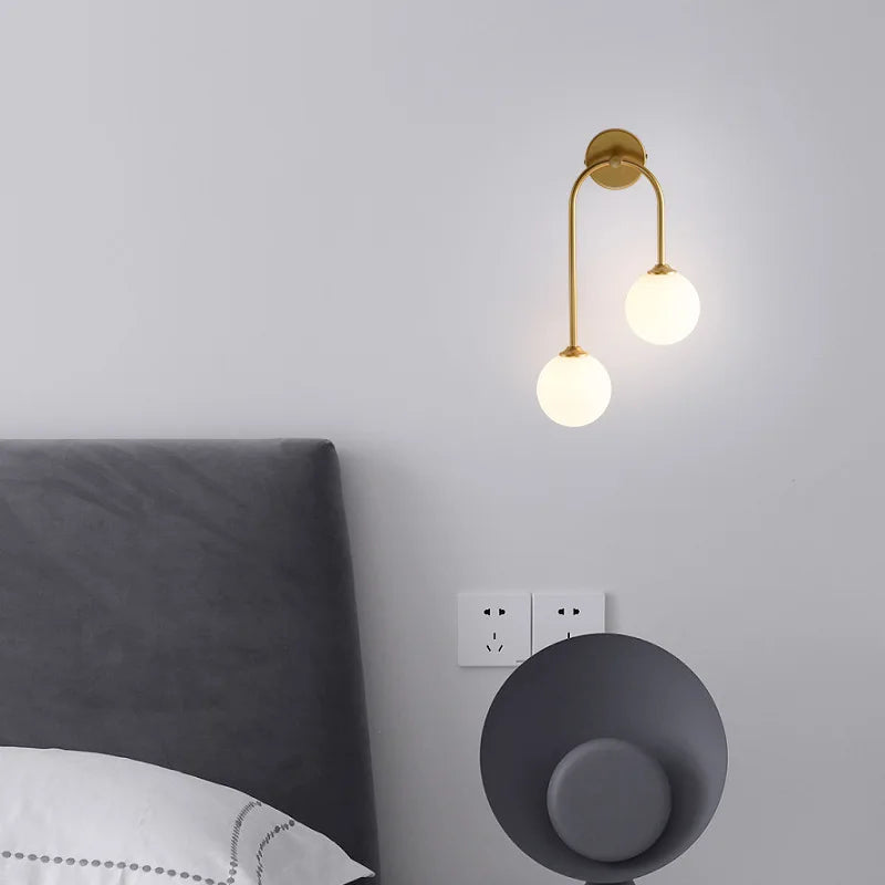 Decorbites™ Aplique de Bola de Vidrio Dorado | Iluminación Moderna Nórdica para Mesa de Noche en Dormitorio