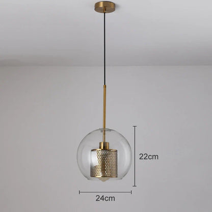 Lámpara colgante DecorBites™ con bola de cristal y malla dorada, estilo industrial para cocina.