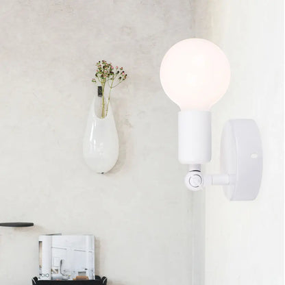 حامل مصباح حائطي بجانب السرير بزاوية قابلة للتعديل من DecorBites™ للثريات الداخلية الحديثة