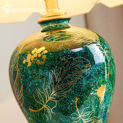 Lámpara de mesa DecorBites™ de cerámica verde hoja dorada: Lujo de estilo chino moderno para la sala de estar