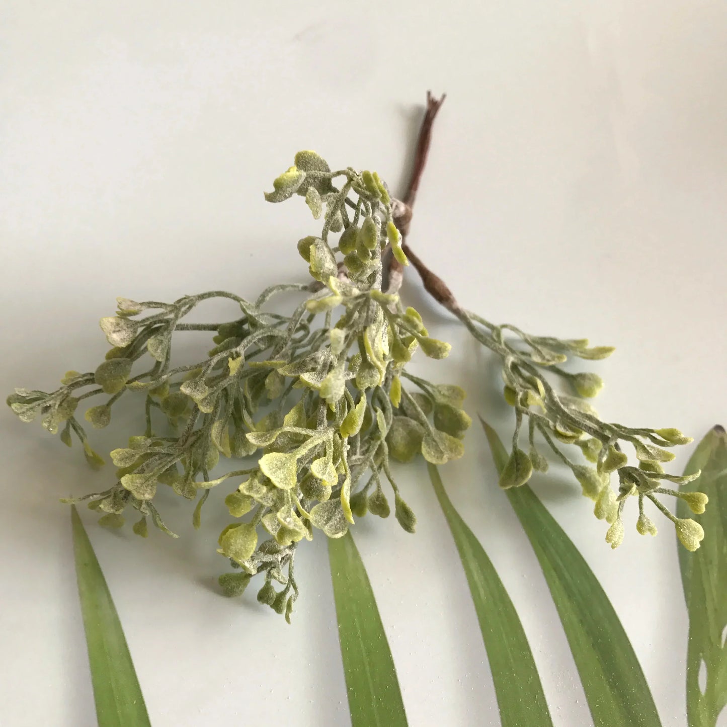 Paquete de estambres de bayas verdes DecorBites™ para decoración navideña y envoltorio de regalos DIY