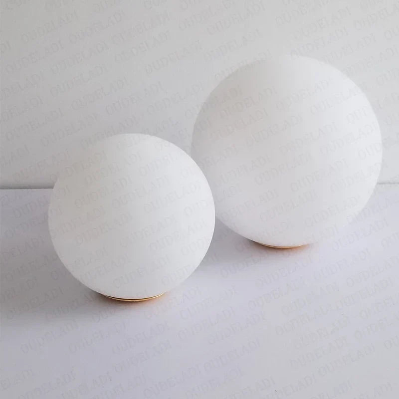 Pantalla colgante de bola de cristal DecorBites™ - Diseño de bola de cristal lechoso de alta calidad