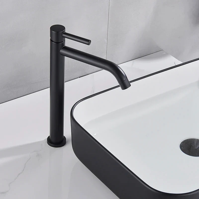 Grifo mezclador para lavabo DecorBites™ negro de montaje en cubierta | Grifo de agua fría y caliente para lavabo de baño