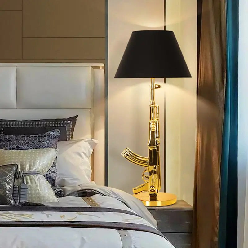 Lámpara de Pie AK47 Oro Decorbites™: Luz Nocturna Moderna de Resina para Decoración del Hogar