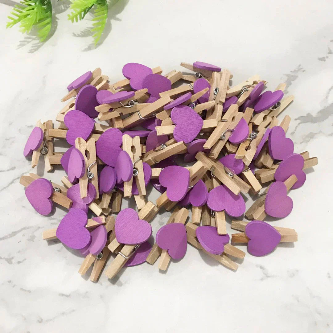 مجموعة DecorBites™ من 50 مشبكًا خشبيًا رومانسيًا على شكل قلب للديكور المنزلي والحفلات