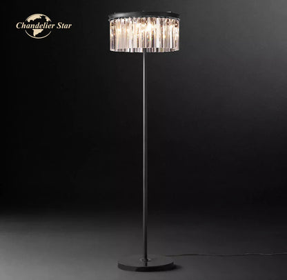 Lámpara de pie DecorBites™ Industrial Crystal LED, acabado en metal cromado y negro.