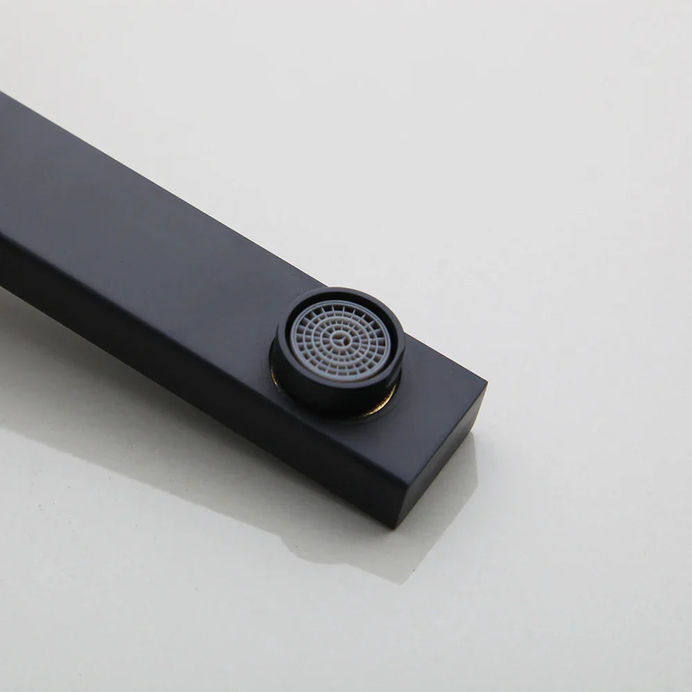 Grifo de lavabo mural DecorBites™ negro, mezclador de agua fría y caliente de latón macizo.